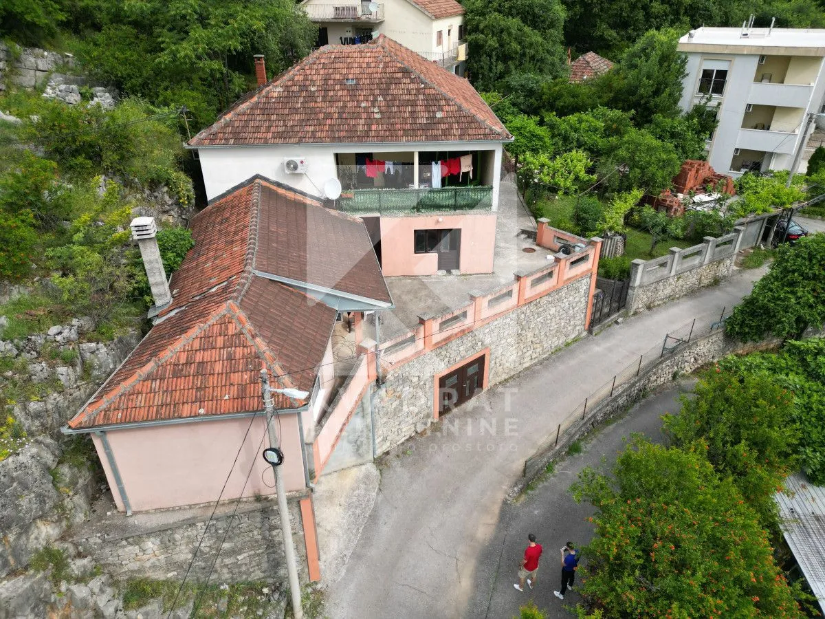 Sale, house, 300m², Malo Brdo, Podgorica