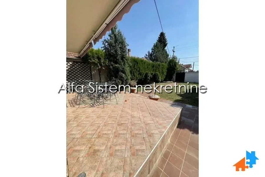 Izdavanje, kuća, 200m², Surčin, Beograd