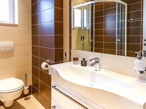 Sale, two bedroom apartment, 84m², Bečići, Budva - image 19