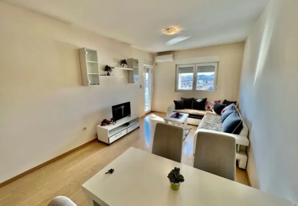 Izdavanje, jednosoban stan, 50m², City Kvart, Podgorica