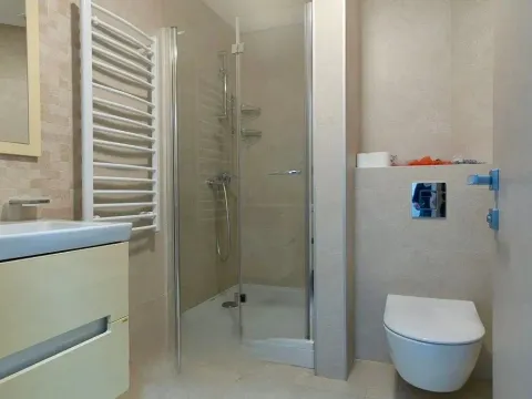 Izdavanje, jednosoban stan, 52m², Centar, Podgorica - image 5