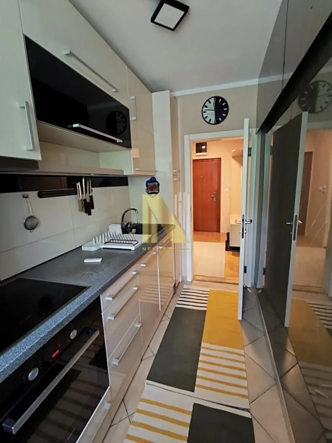 Izdavanje, dvosoban stan, 45m², Novi Sad, Srbija