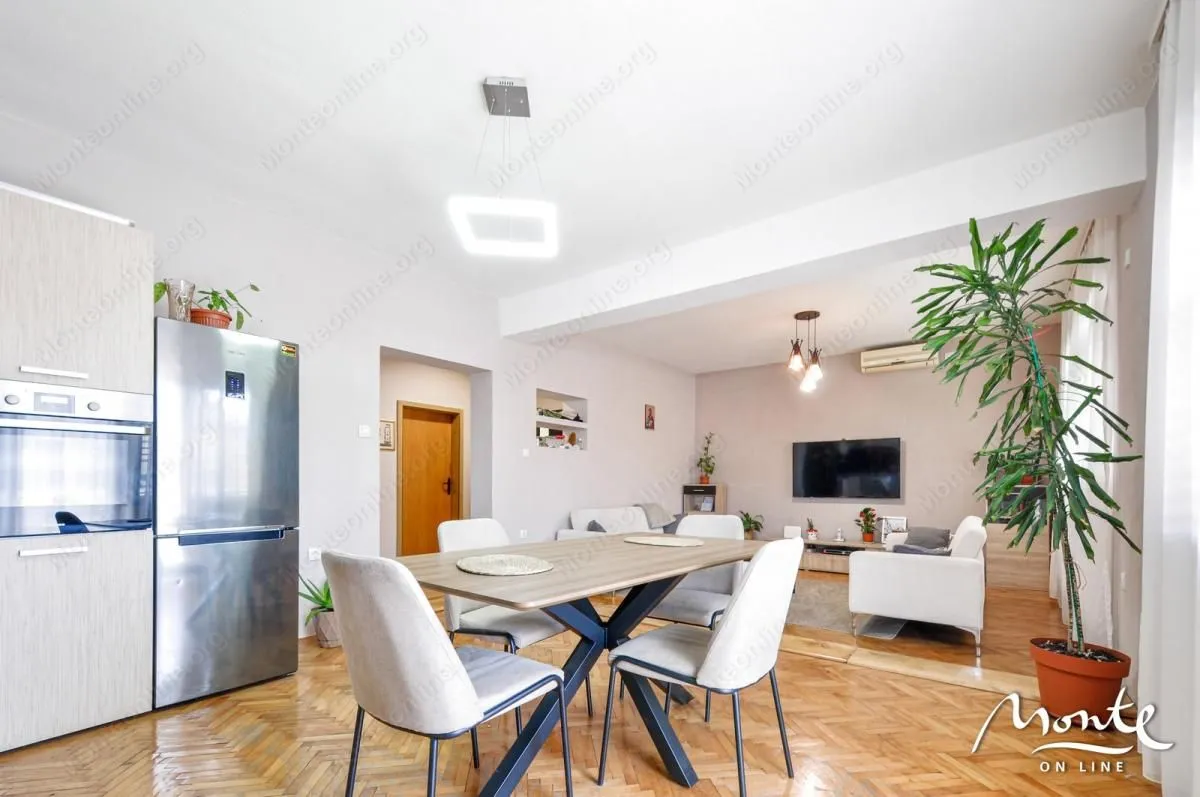Prodaja, kuća, 525m², Centar, Tivat