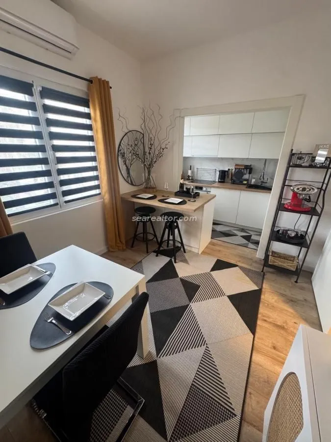 Izdavanje, jednosoban stan, 60m², Centar, Tivat