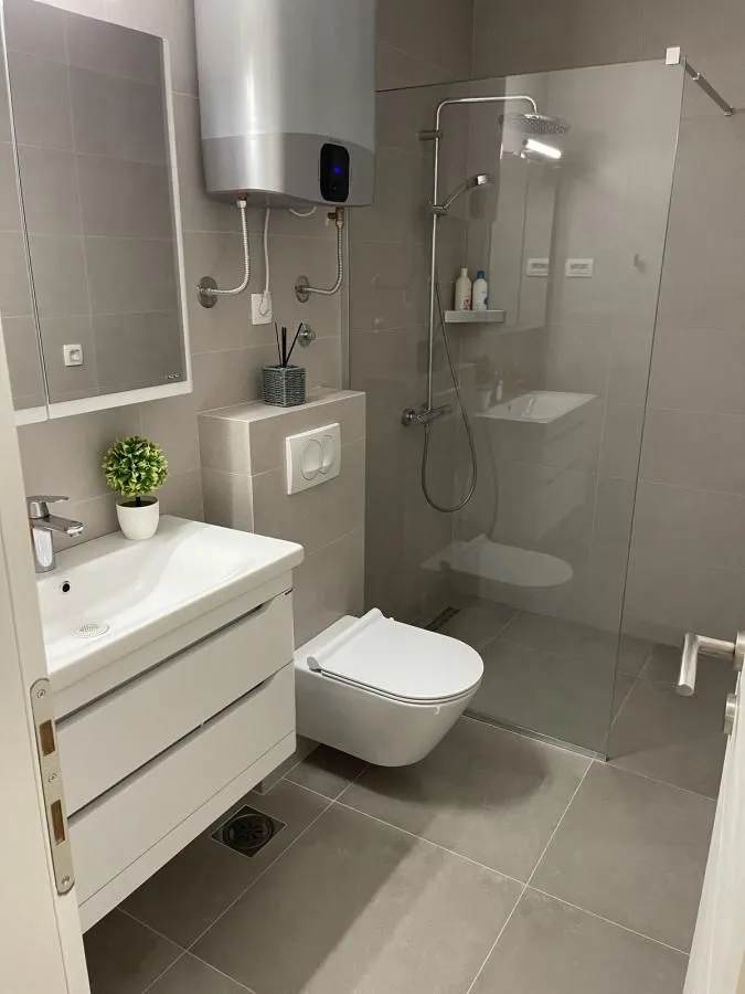 Prodaja, trosoban stan, 98m², Dobrota, Kotor