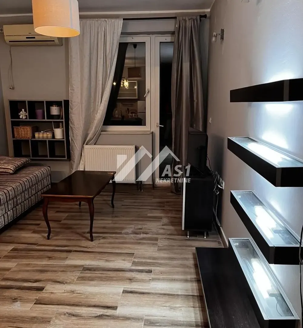 Izdavanje, jednosoban stan, 48m², Centar, Novi Sad