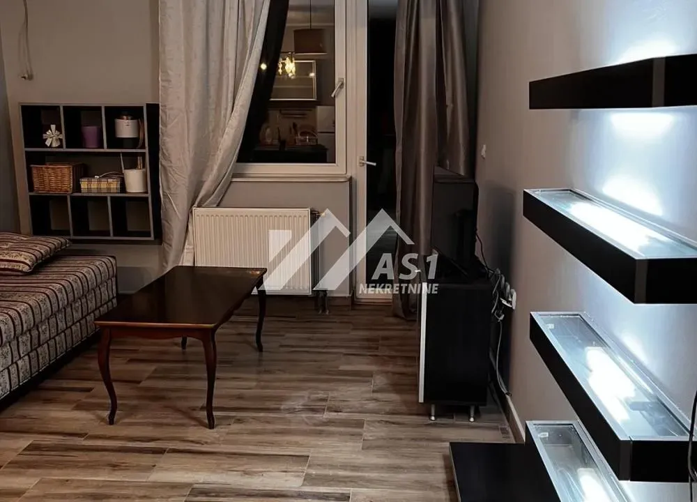 Izdavanje, jednosoban stan, 48m², Centar, Novi Sad