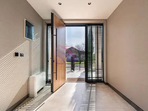 Rent, house, 262m², Gornja Gorica, Podgorica - image 21