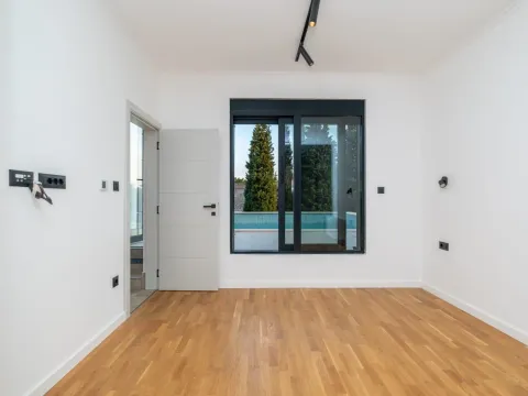 Rent, house, 180m², Gornja Gorica, Podgorica - image 13