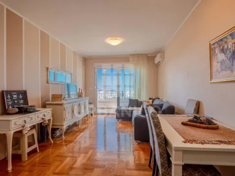 Prodaja, dvosoban stan, 69m², Centar, Bar - image 1