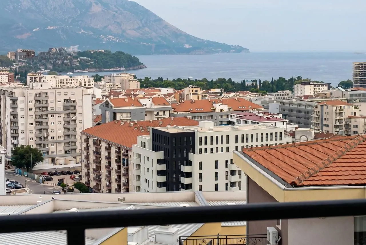 Rent, one bedroom apartment, 57m², Bečići, Budva