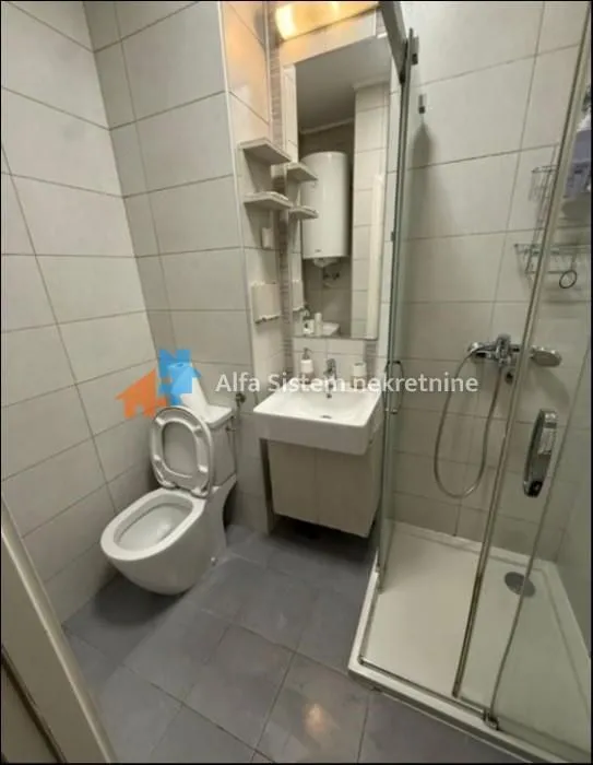 Izdavanje, trosoban stan, 73m², Vračar Sve Podlokacije, Beograd