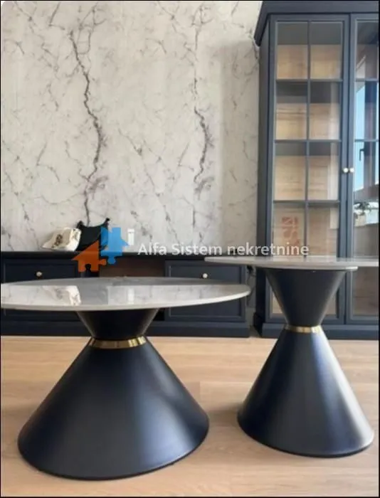 Izdavanje, trosoban stan, 74m², Savski Venac, Beograd