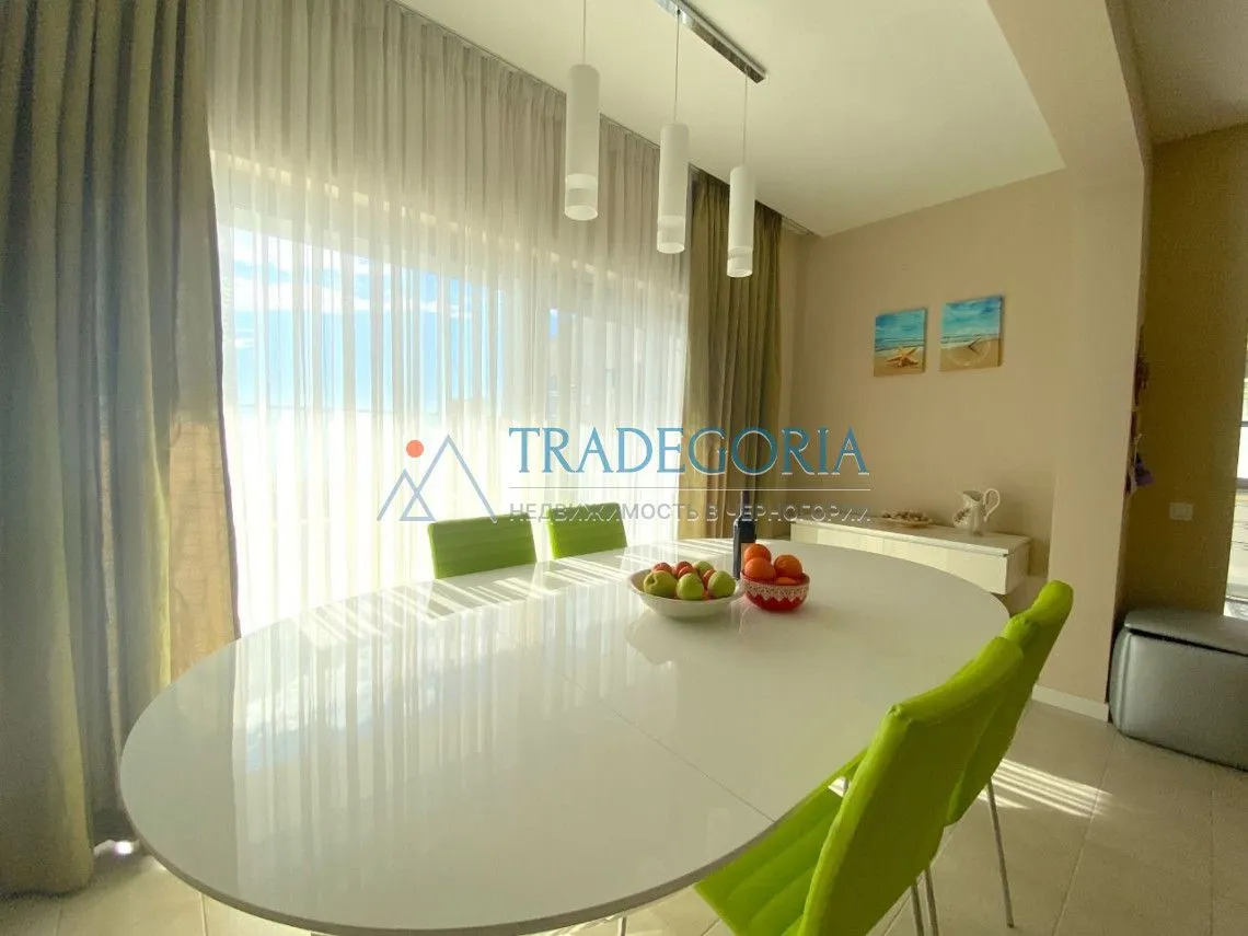 Prodaja, trosoban stan, 200m², Reževići, Budva