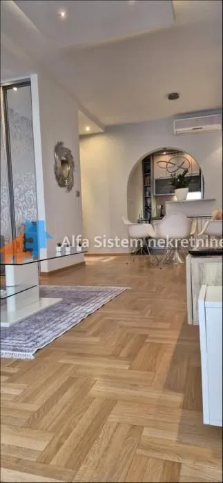 Izdavanje, dvosoban stan, 54m², Vračar Sve Podlokacije, Beograd
