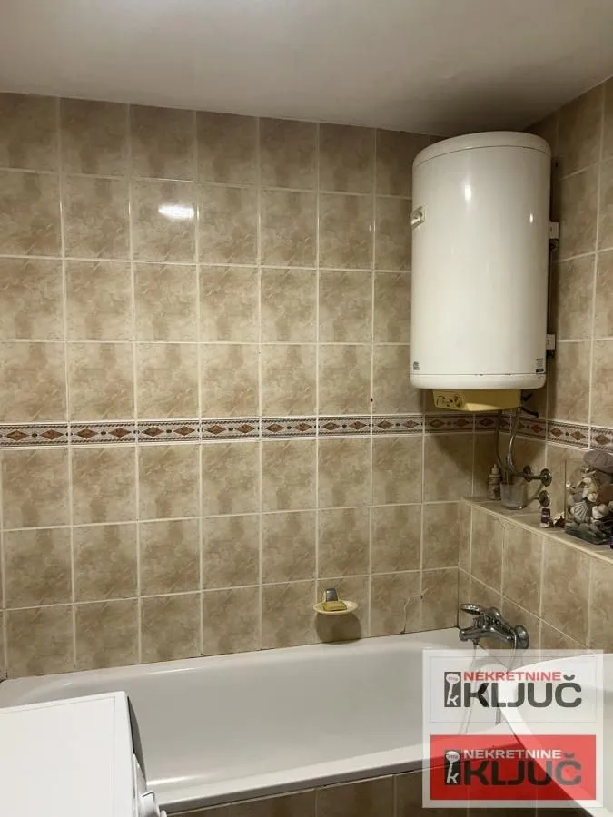 Prodaja, trosoban stan, 75m², Petrovaradin, Novi Sad