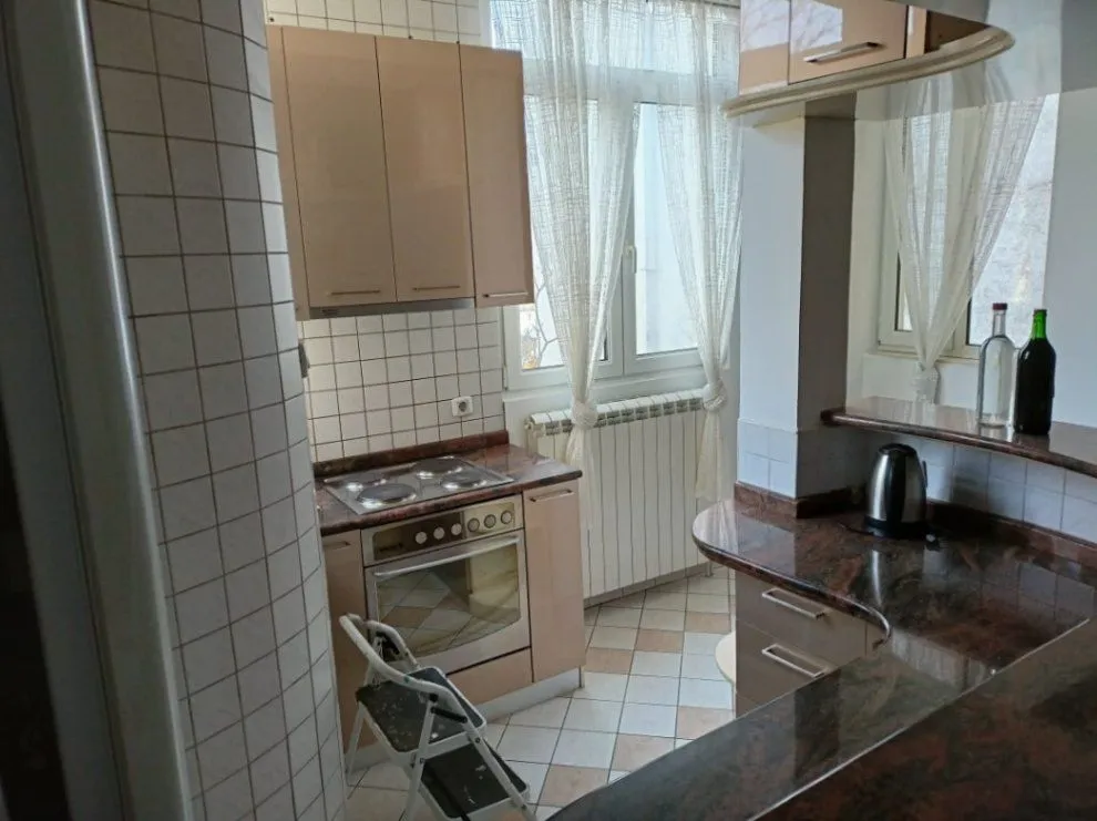 Izdavanje, trosoban stan, 80m², Centar, Podgorica