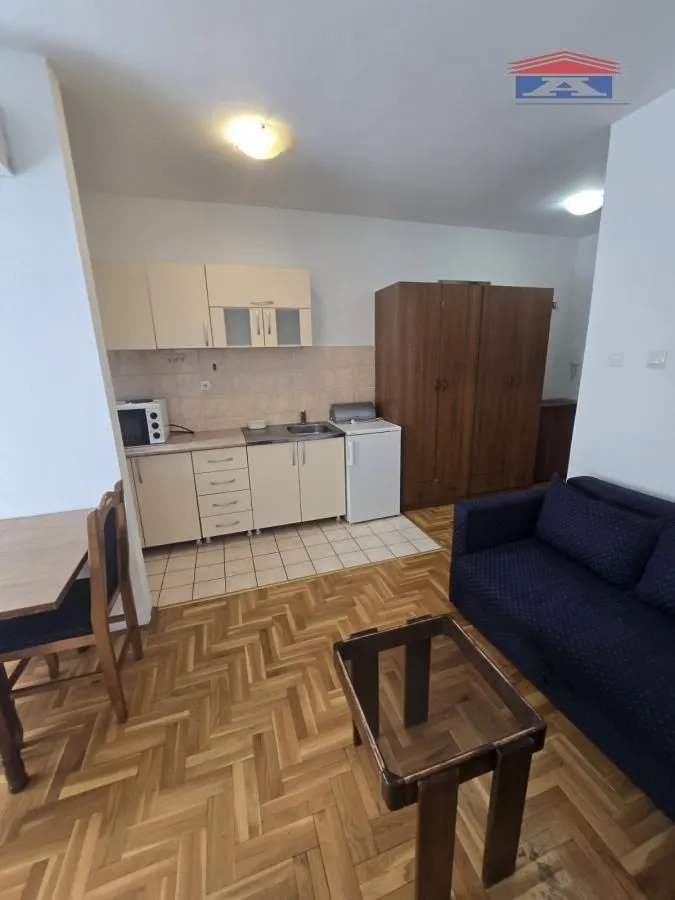 Izdavanje, garsonjera, 25m², Bulevar Evrope, Novi Sad Sve Podlokacije
