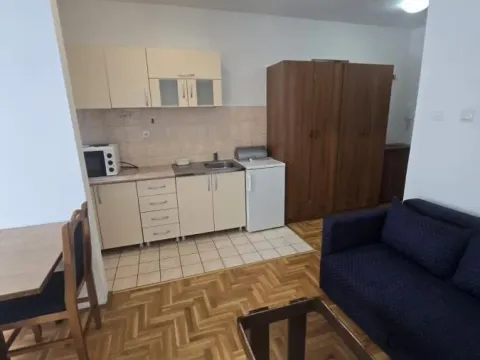 Izdavanje, garsonjera, 25m², Bulevar Evrope, Novi Sad Sve Podlokacije - image 3