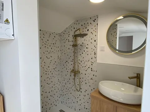 Izdavanje, trosoban stan, 90m², Zelenika, Herceg Novi - image 9
