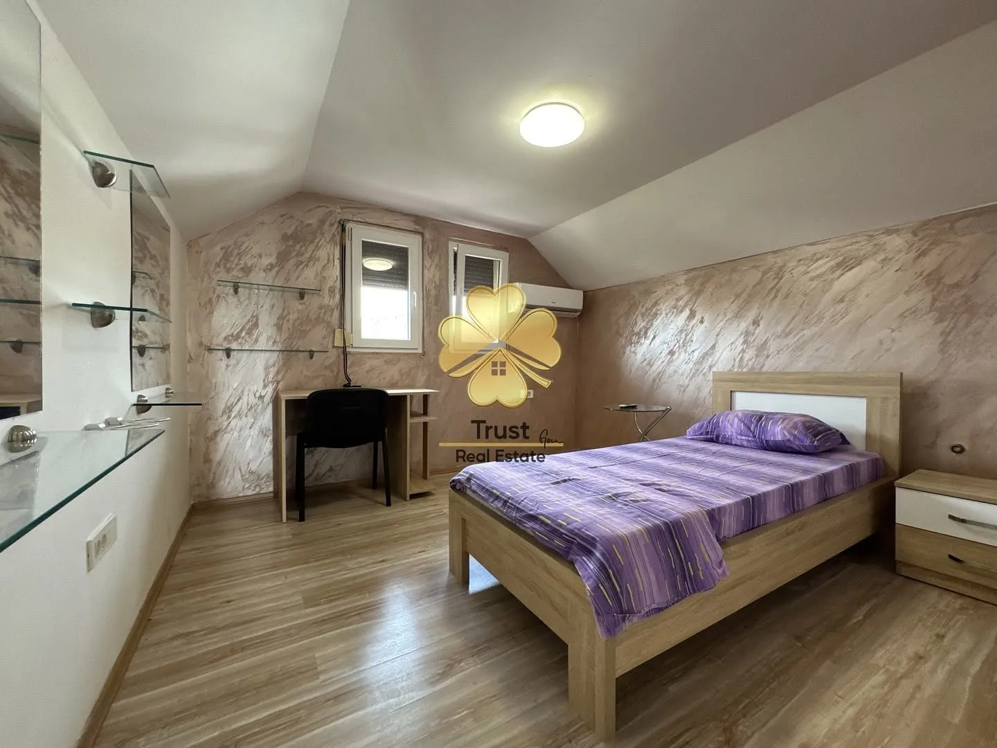 Rent, house, 250m², Tološi, Podgorica