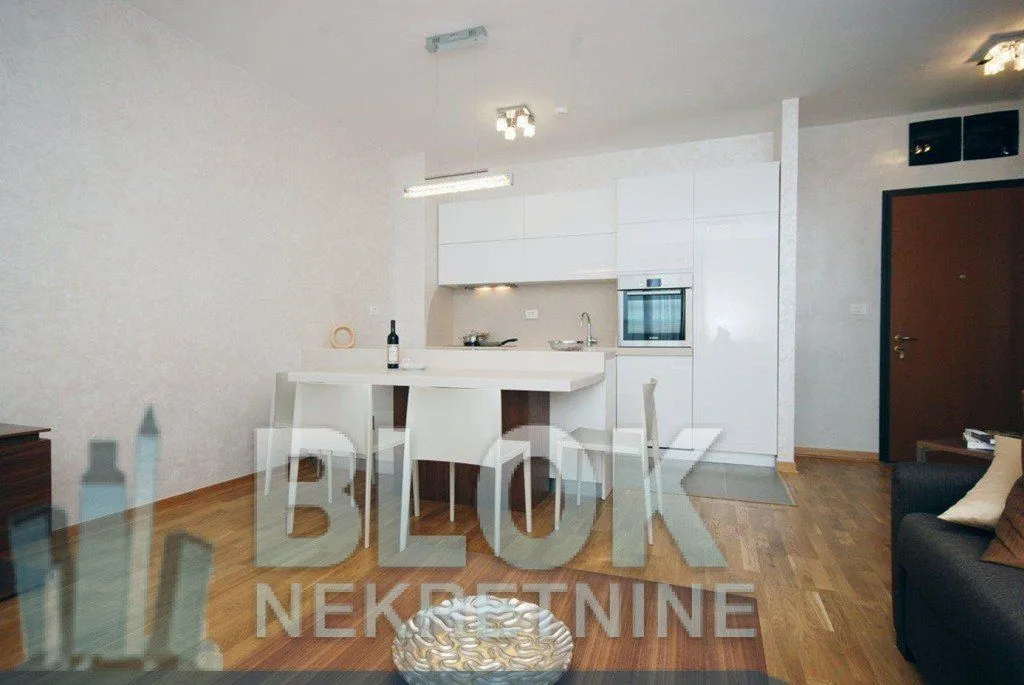 Izdavanje, dvosoban stan, 70m², City Kvart, Podgorica