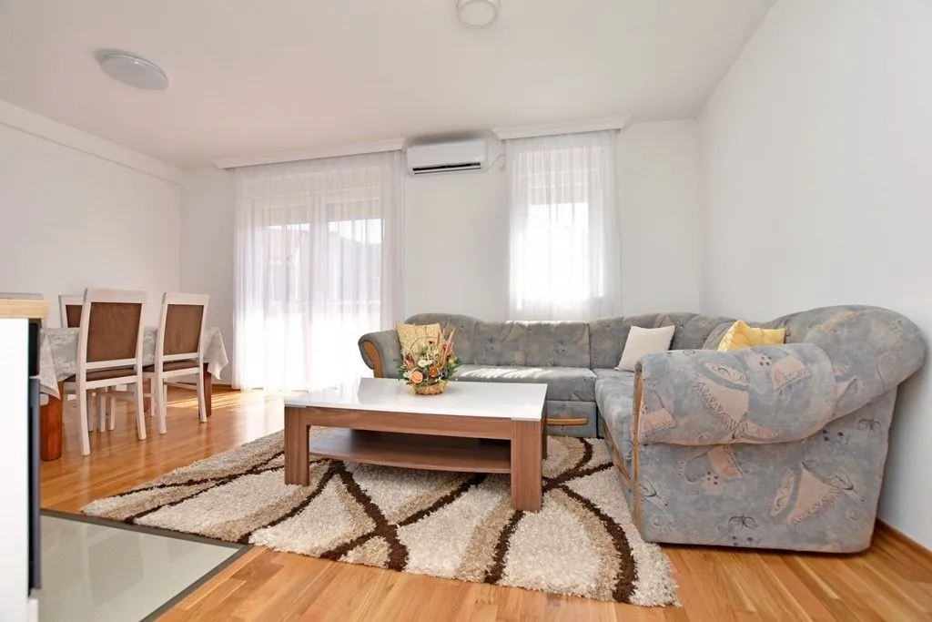 Izdavanje, jednosoban stan, 45m², Igalo, Herceg Novi
