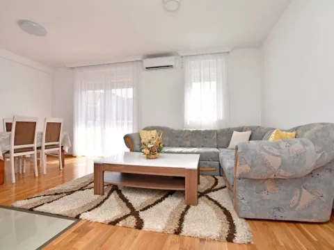 Izdavanje, jednosoban stan, 45m², Igalo, Herceg Novi - image 4
