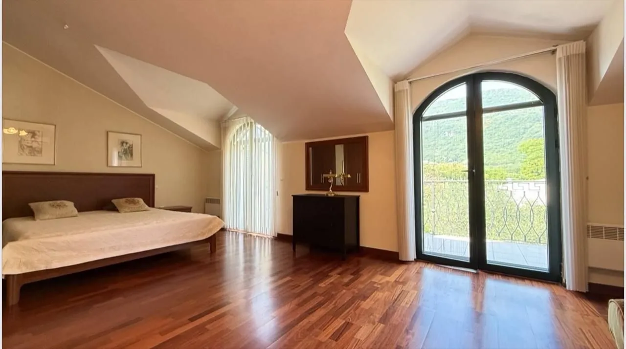 Prodaja, kuća, 174m², Lastva Grbaljska, Kotor