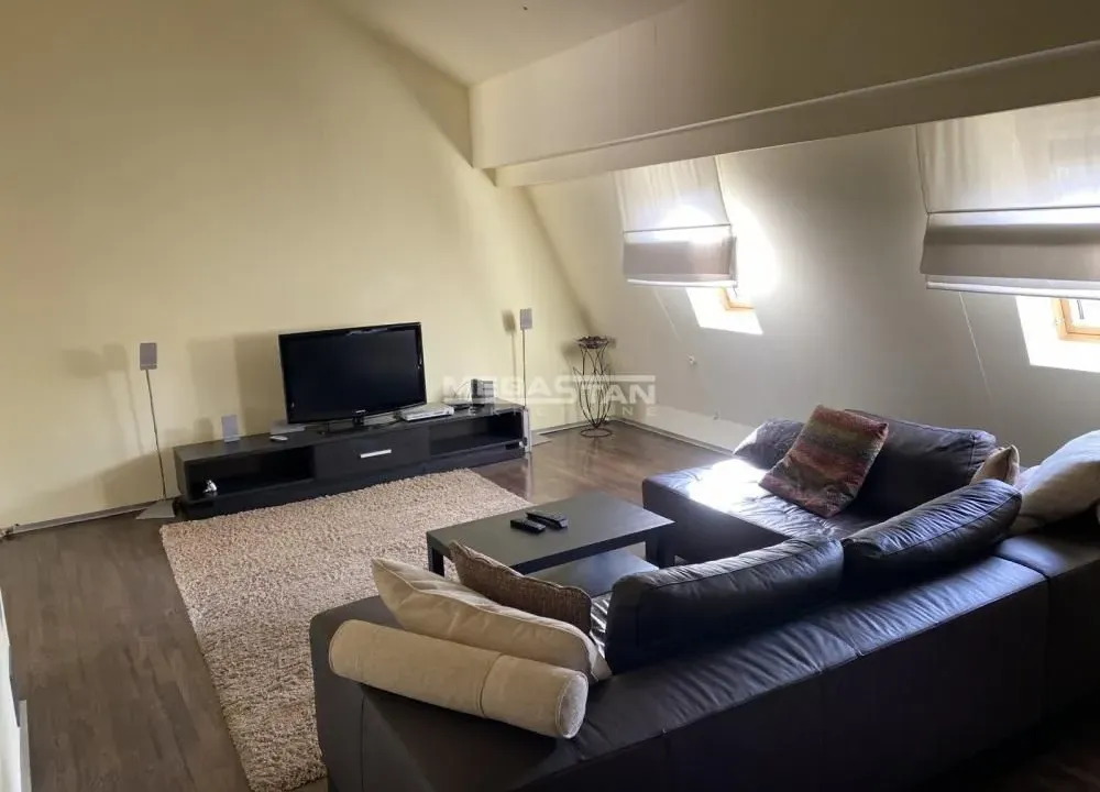 Izdavanje, trosoban stan, 93m², Stari Grad, Beograd