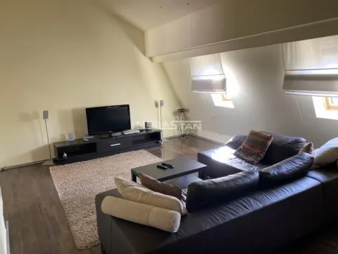 Izdavanje, trosoban stan, 93m², Stari Grad, Beograd