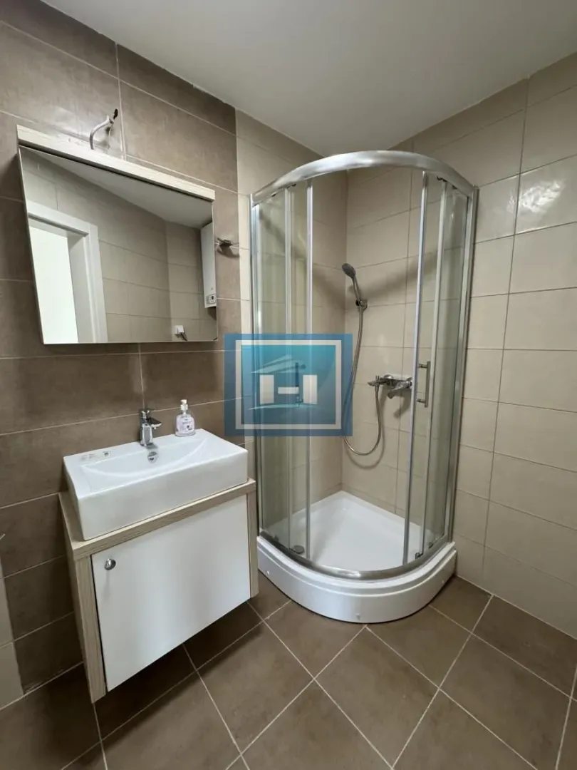 Prodaja, trosoban stan, 78m², Centar, Paraćin