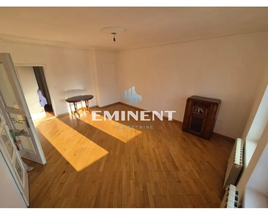 Izdavanje, trosoban stan, 110m², Kalenić Pijaca, Vračar Sve Podlokacije