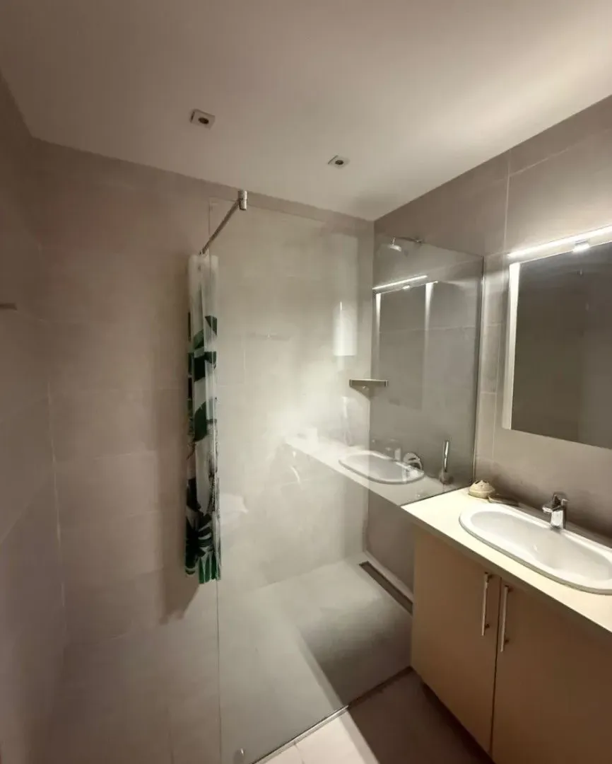 Izdavanje, jednosoban stan, 61m², Budva, Crna Gora