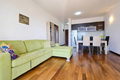 Prodaja, četvorosoban stan, 90m², Tivat, Crna Gora - image 5