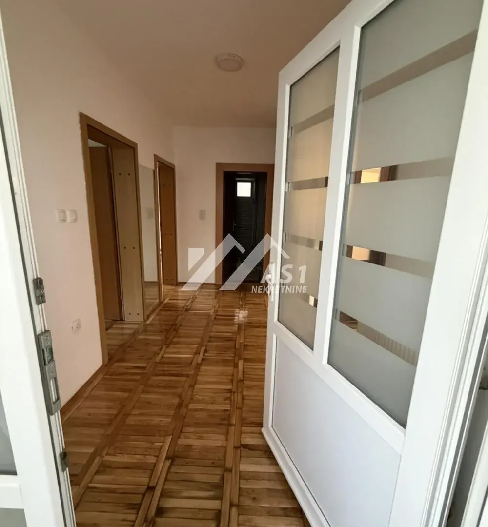 Izdavanje, trosoban stan, 100m², Novo naselje, Novi Sad