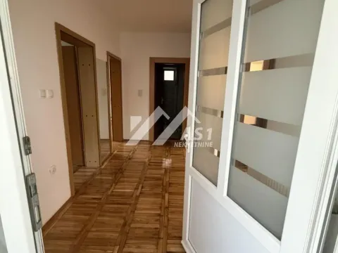 Izdavanje, trosoban stan, 100m², Novo naselje, Novi Sad - image 4