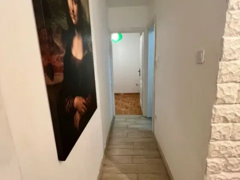 Izdavanje, trosoban stan, 100m², Blok 5, Podgorica - image 8