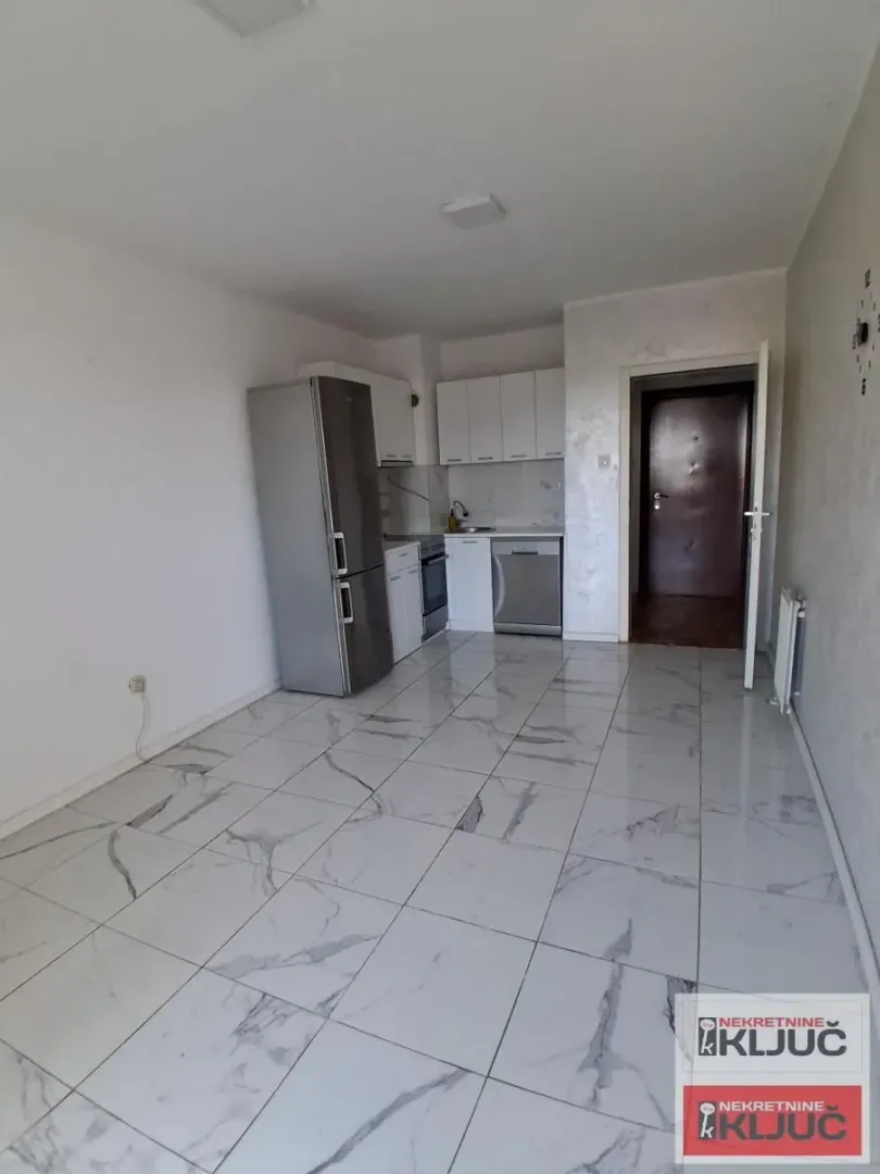 Izdavanje, četvorosoban stan, 94m², Nova Detelinara, Novi Sad Sve Podlokacije