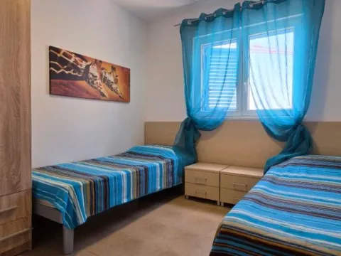 Sale, two bedroom apartment, 71m², Bečići, Budva - image 2