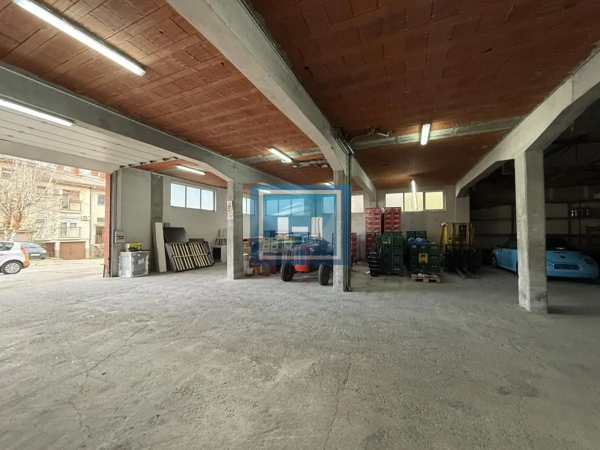 Rent, office space, 320m², Strelište, Jagodina