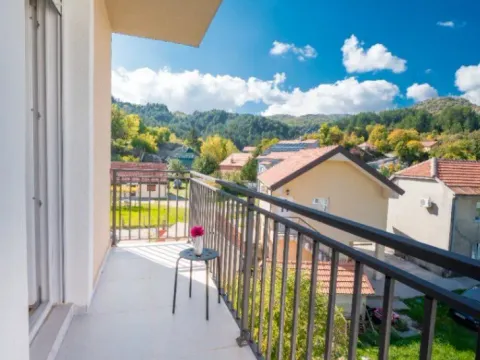 Izdavanje, dvosoban stan, 64m², Gruda, Cetinje - image 5