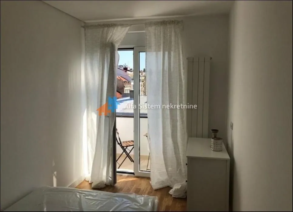 Izdavanje, dvosoban stan, 42m², Vračar Sve Podlokacije, Beograd