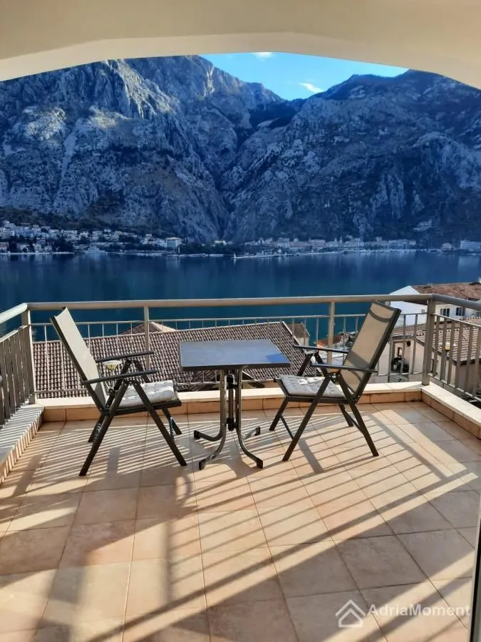 Prodaja, dvosoban stan, 73m², Muo, Kotor