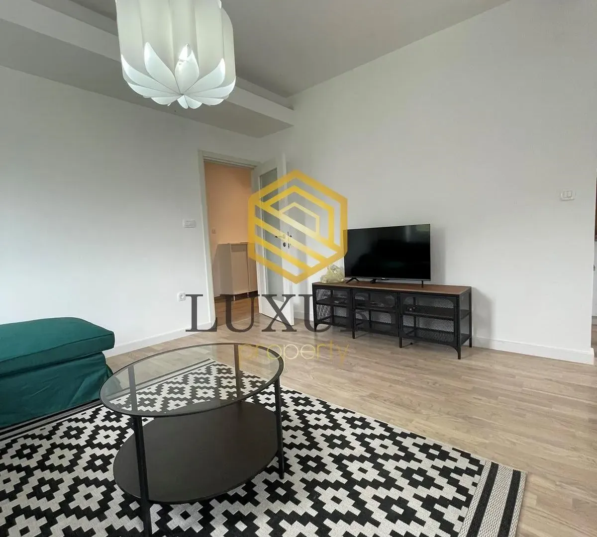 Izdavanje, dvosoban stan, 70m², Centar, Podgorica