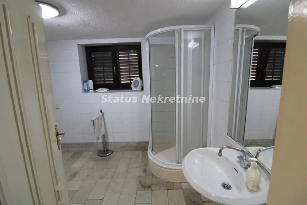 Prodaja, kuća, 416m², Sremska Mitrovica, Srbija