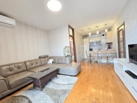 Izdavanje, dvosoban stan, 60m², Stari Aerodrom, Podgorica - image 1