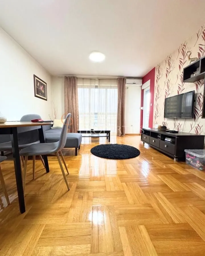 Izdavanje, stan, 82m², Pobrežje, Podgorica