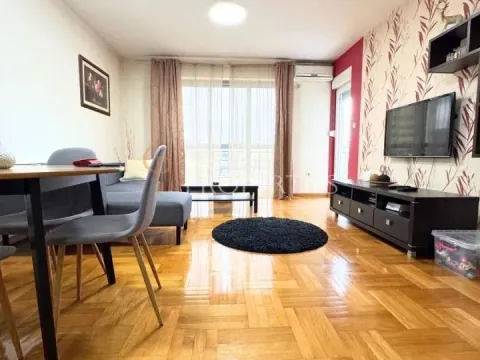 Izdavanje, stan, 82m², Pobrežje, Podgorica - image 1