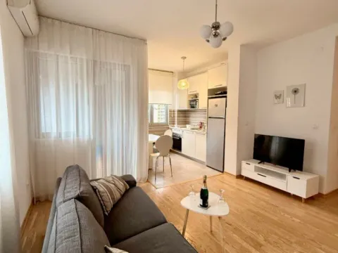 Rent, two bedroom apartment, 70m², Centar, Budva